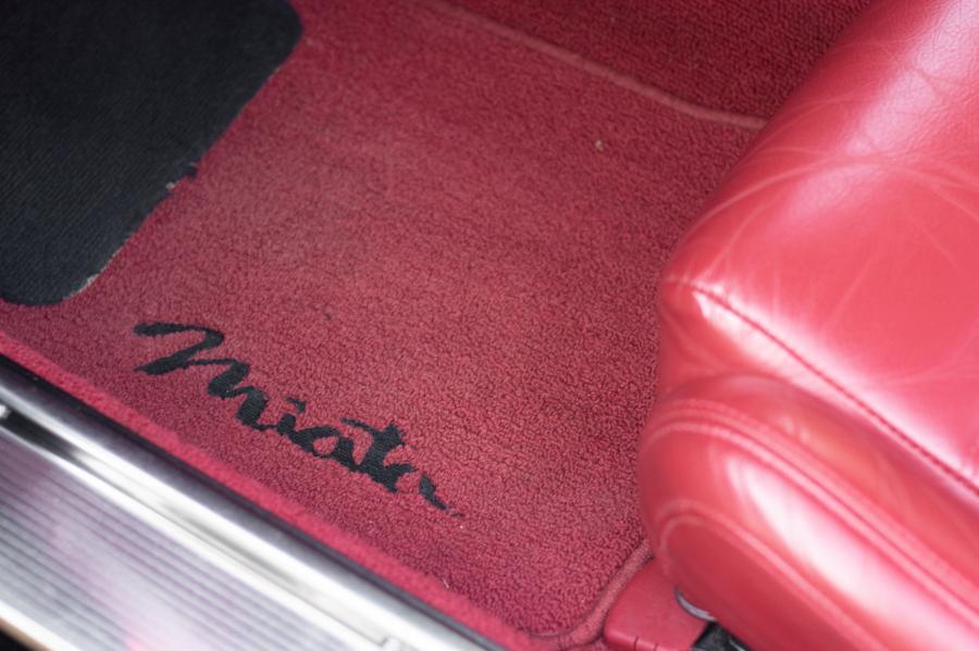 Детали интерьера Mazda Miata Limited Edition (NA) 1993 года  (фото 78 из 121)